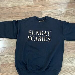 Size medium. It’s much more darker also in person.